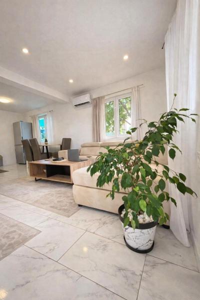 Radon apartments, Buchen Sie Ferienwohnung Dobrá Voda Bar County