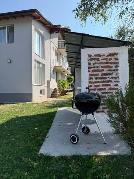 The Walnut Nest, Buchen Sie  Hotels in Kjustendil mit Parkplatz, Parkplätze