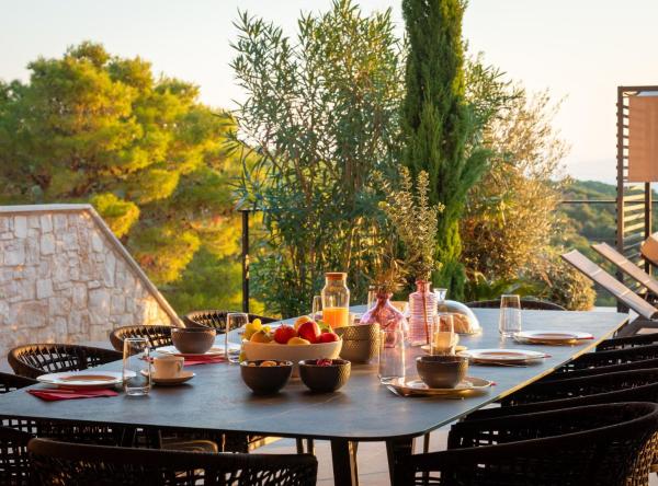 Breathtaking Villa Vis, Prenota  Hotel con piscina a Vis, Piscina