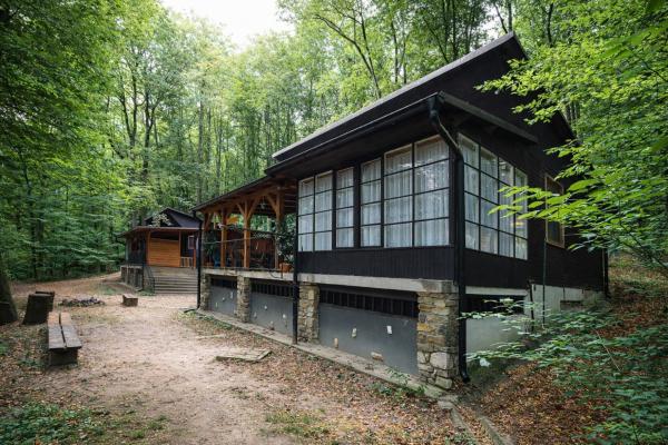 Chaty U ježka - Vranovská přehrada, Reserva ahora  Hoteles en Bohemia Central con aparcamiento, Aparcamiento