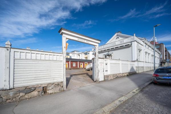 Historical well-equipped renovated 2-bedroom apartment, Buchen Sie  Oulu Finnland