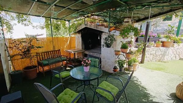 Apartments Aura, Buchen Sie Ferienwohnung Hotels in Gespanschaft Split-Dalmatien mit Pool, Schwimmbad