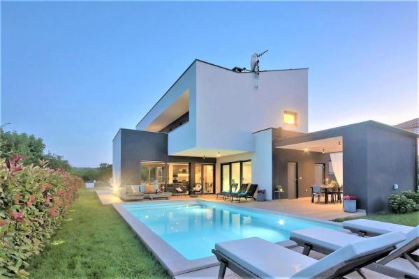 Villa Hedone in Rakalj for 6 plus 2 persons with 45 m2 heated pool, wellness & sport amenities, Buchen Sie  Beste Wellnesshotels in Rakalj, SPA