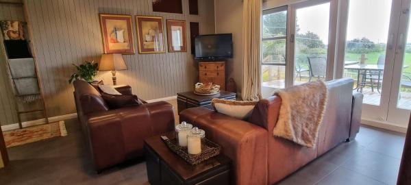 Wake up to stunning views and luxurious comfort, Buchen Sie  Hotels in Nordinsel mit Parkplatz, Parkplätze