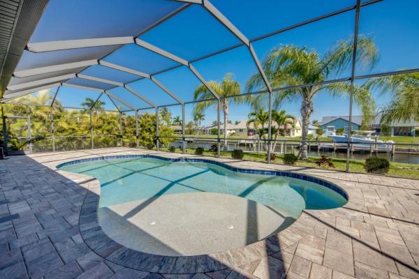 Canalfront Island Escape with Pool, Lanai & Dock - Antigua Villa - Roelens, Prenota  Hotel SPA a Florida, SPA