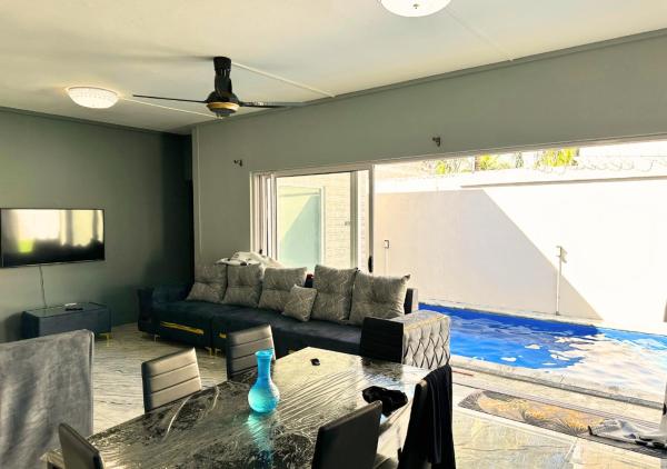 Spacious Private Villa with Pool near the Beach, Prenota  Grand Baie Mauritius Costa Nord