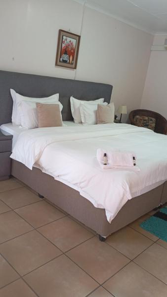 Lens BnB Guesthouse, Buchen Sie  Hotels mit Pool in Gauteng, Schwimmbad