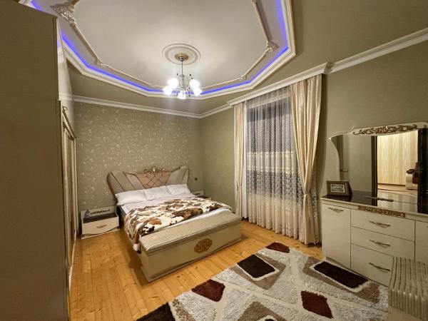Sheki Bey House, Spacious 3BR Villa in Sheki with Private Garden, Prenota  Hotel a Sheki con parcheggio, Parcheggio