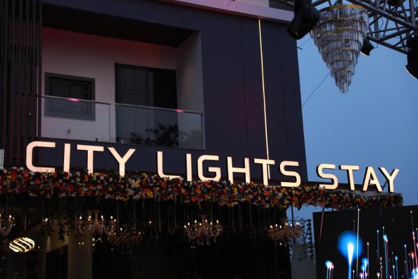 City Lights Stay, Réserver  Hôtels à Telangana avec parking, Parking