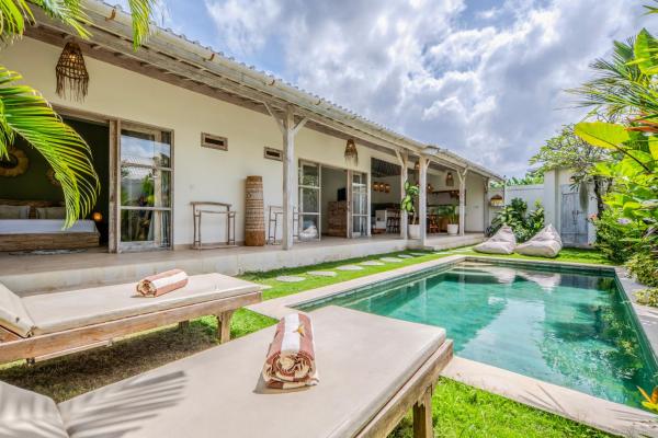 New Villa Misha Modern 2BR Pool Tropical Garden, Reserva ahora  Hoteles con piscina en Bali, Piscina