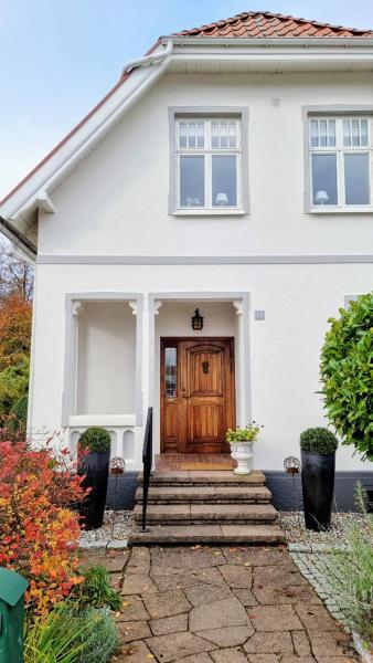 Villa Ängelholm, Prenota  Hotel a Gotaland con parcheggio, Parcheggio