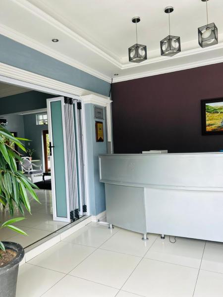 ZQ Guest House, Buchen Sie  Hotels in KuGqangushe mit Pool, Schwimmbad