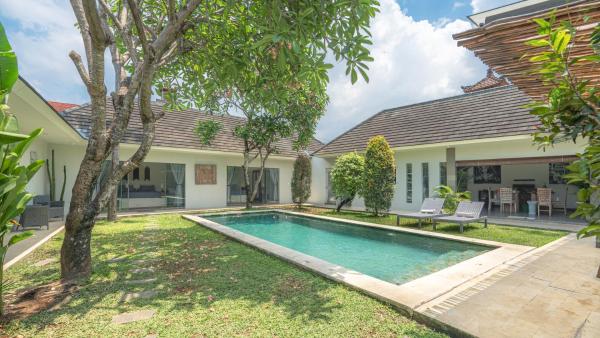 Villa Alana, 3 BR Villa in Kerobokan, Reserva ahora  Hoteles en Kalimantan con aparcamiento, Aparcamiento