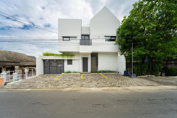 Artric Co Living By ARBA, Buchen Sie Hotel Hotels in Semarang mit Parkplatz, Parkplätze