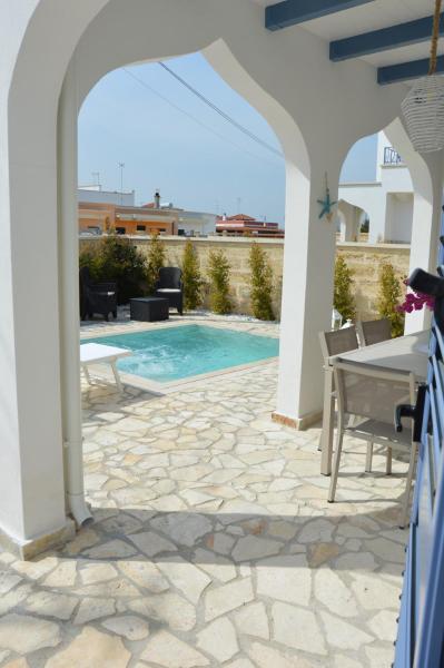 Villa con piscina vicino Torre Lapillo, Buchen Sie  Hotels mit Pool in Porto Cesareo, Schwimmbad
