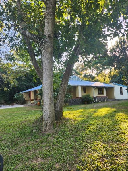 Lavender farm home, Buchen Sie  Hotels in KuGqangushe mit Pool, Schwimmbad