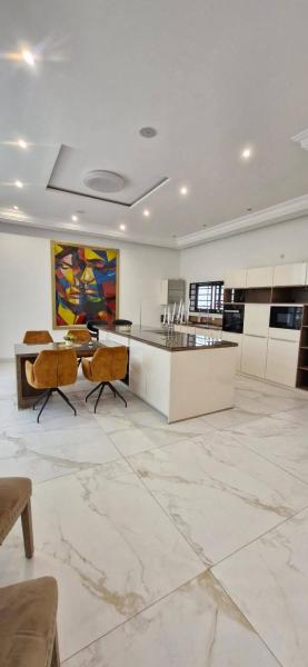 Villa meublée à piscine vers sarakawoua, Reserva ahora  Hoteles en Golfe con aparcamiento, Aparcamiento
