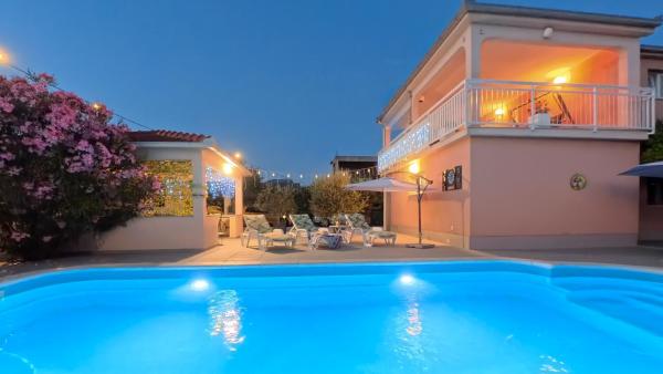 CASA di DIANA , Easy Living with Pool & Free Parking, Buchen Sie  Hotels in Gespanschaft Split-Dalmatien mit Pool, Schwimmbad