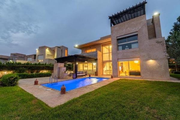 Luxury Villa Inspired by Authentic Moroccan Design, Buchen Sie  Hotels in Marrakech-Safi mit Parkplatz, Parkplätze