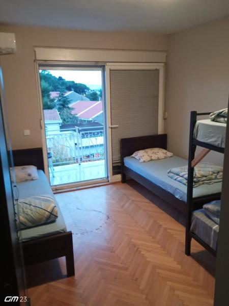 Vega's Hostel, Reserva ahora Albergue Hostales en Tivat County, Albergue