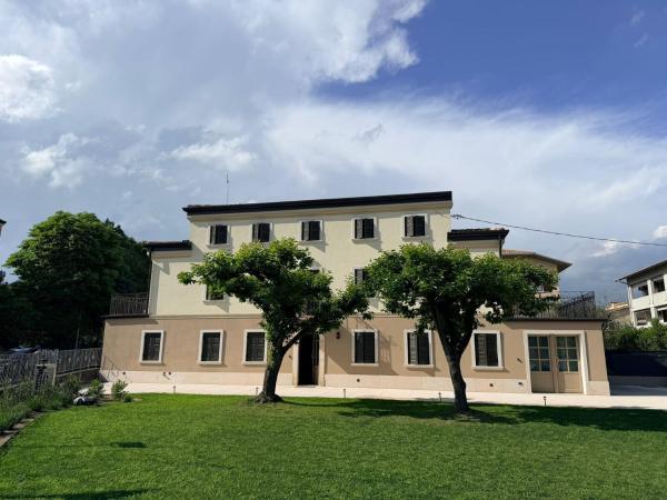SUNFLOW Luxury Suites, Prenota  Hotel a Veneto con parcheggio, Parcheggio