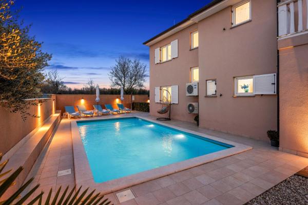 Villa Vesna for 6 persons near Pula with 32 m2 private pool, kids playground & free bikes, Reserva ahora  Pula Pula