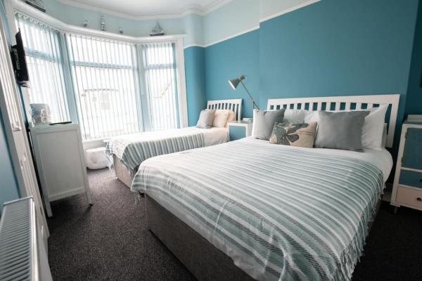 Cherish Lewis Hotel Blackpool- 2 min to Beach- Smart Lock- Fast WiFi