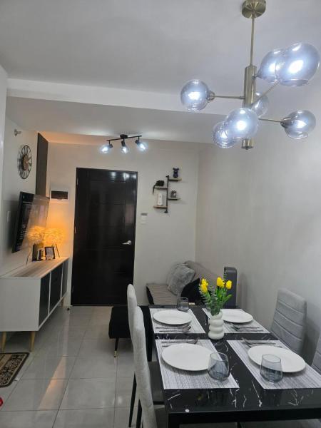 2BR Urban Deca Homes-Banilad by HK Studio 9, Prenota  Hotel a Romblon con parcheggio, Parcheggio