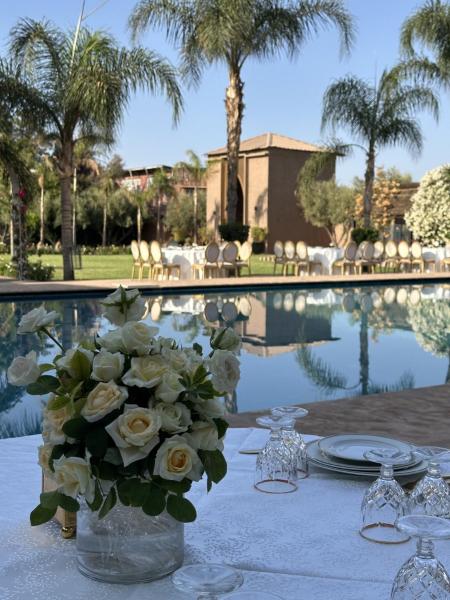Fekhara CC, Buchen Sie  Hotels in Marrakech-Safi mit Parkplatz, Parkplätze