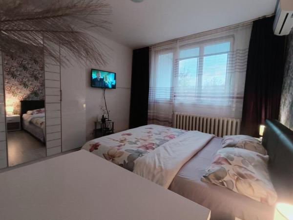 Comfy Apartment in New Belgrade, Buchen Sie Ferienwohnung Hotels in Zentralserbien mit Parkplatz, Parkplätze