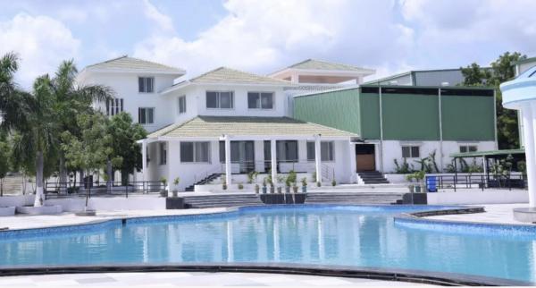 Firefox Hotel and Resort, Réserver  Hôtels avec piscine à Telangana, Piscine