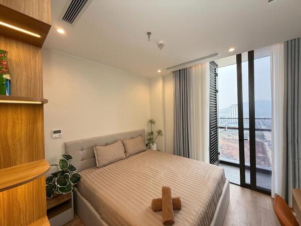 Căn Hộ 2 Ngủ ICON40 Luxury View Biển, Prenota  Hotel con piscina a Quang Ninh, Piscina