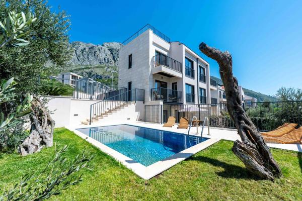 Luxury Villa - near Sveti Stefan, new building with Pool and Sea View, Book  Budva County Hotels with a Pool, Swimming Pool