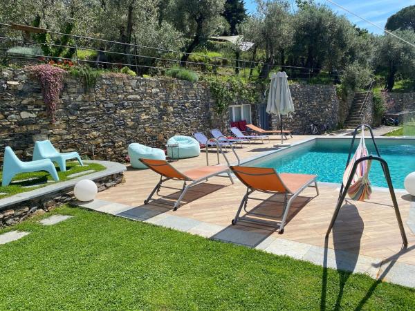 Holiday Home \Villa Camilla 2 by Interhome, Prenota  Hotel a Sori con piscina, Piscina