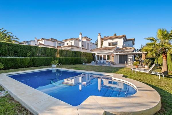 Villa Xila - Pool & Magical Evening Terraces, Prenota  Malaga Centro 
