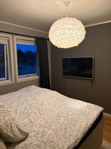 Soverom med enkelseng på vakre Senja, Reserva ahora  Senja Nord-Norge