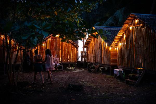 Espacio Trece Lunas, Prenota  Puerto Limón Limon