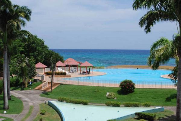 Studio Corail Rez de Jardin, Prenota Appartamento Hotel con piscina a Grande-Terre, Piscina