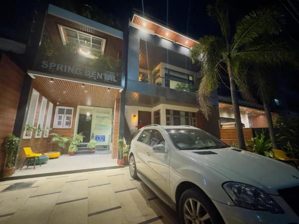 Luxurious 3 BHK Stay, Airport road, Opposite CP67 Mall, Réserver  Sohāna Pendjab