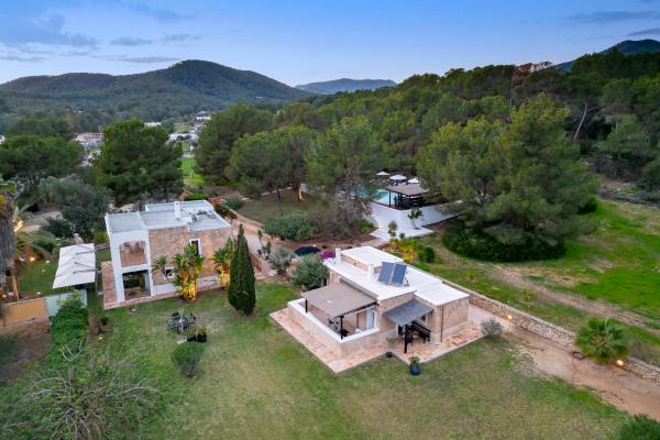 Villa Near Ibiza Town sleeps 12,14, Prenota  Hotel a Ibiza con parcheggio, Parcheggio