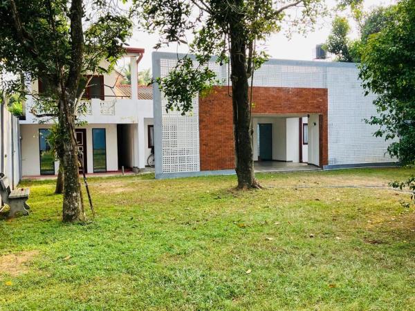 Seth Villa Matara, Reserva ahora  Hoteles en Matara con aparcamiento, Aparcamiento
