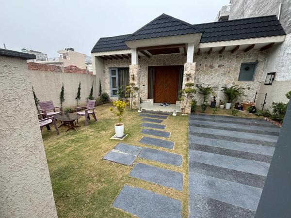 UMRAOs Villa in Mohali, Réserver  Sohāna Pendjab