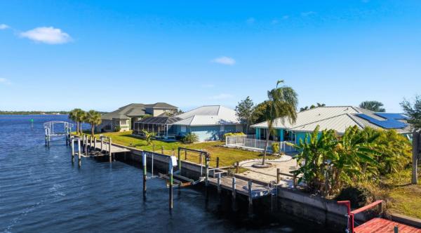 Waterfront Villa w Pool, Dock and Gulf Access, Prenota  Hotel SPA a Florida, SPA
