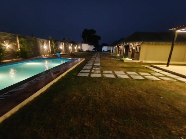 Ad farms, Prenota  Hotel a Rajasthan con piscina, Piscina