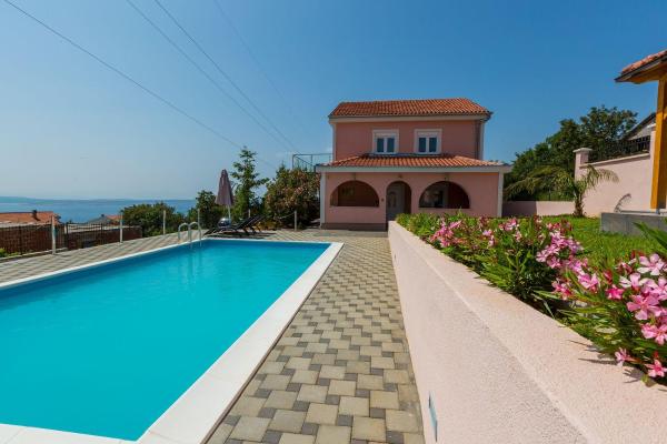 Hundefreundliche und moderne Villa mit Privatpool, Meerblick, BBQ-Bereich, Buchen Sie  Hotels mit Pool in Kvarner-Bucht, Schwimmbad