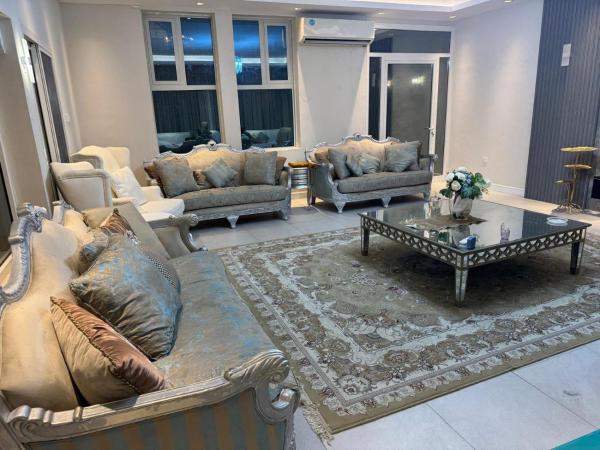 Huge luxury villa stay with private room, Buchen Sie  Ajman Vereinigte Arabische Emirate