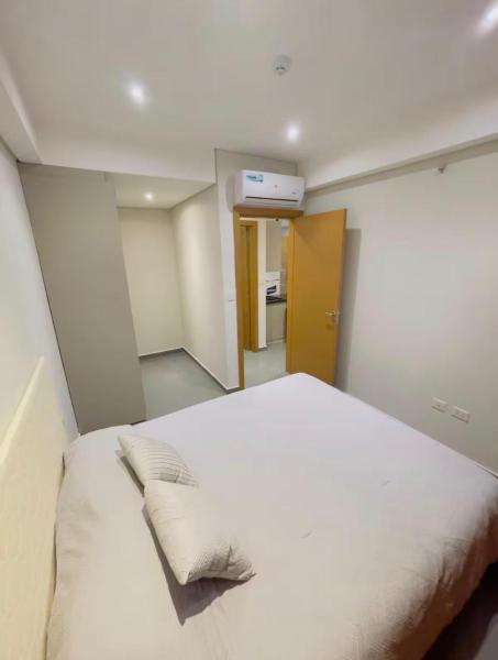Rentalis 1, Prenota  Hotel a Asunción con parcheggio, vicino a Stadio Dr. Nicolás Léoz, Parcheggio