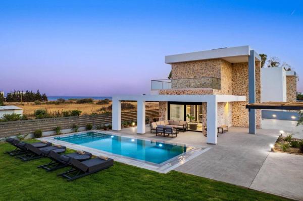 Villa Terra Magna Alba by Villa Plus, Reserva ahora  Hoteles con piscina en Rodas, Piscina