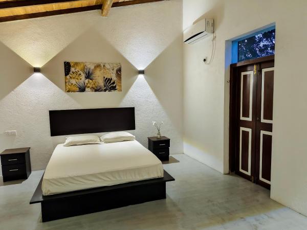 Ochre Villa, Reserva ahora  Hoteles en Matara con aparcamiento, Aparcamiento