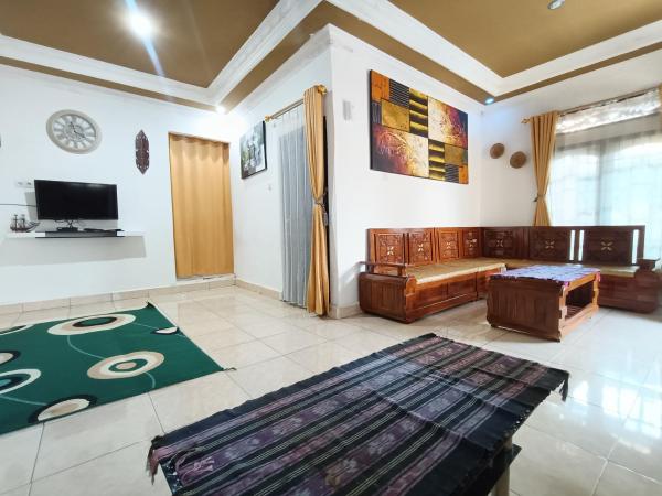 Devania Homestay, Prenota  Hotel a Pagaralam con parcheggio, Parcheggio
